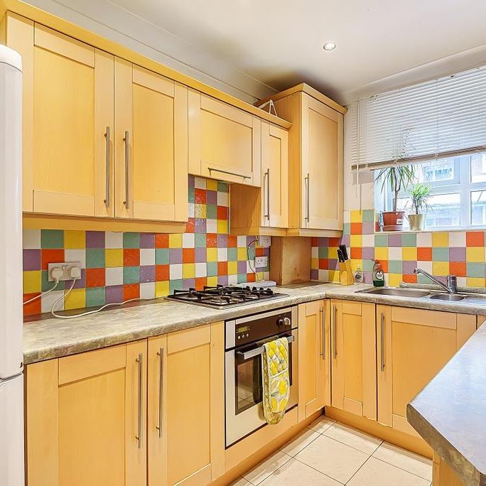 3 bedroom flat to rent - Photo 1
