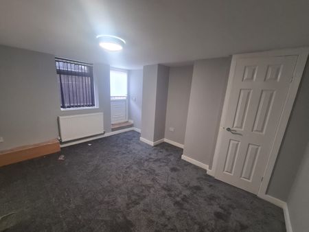 3 Bed - 35 Woodview Road, Beeston, Leeds - LS11 7EA - Student/Professional - Photo 5