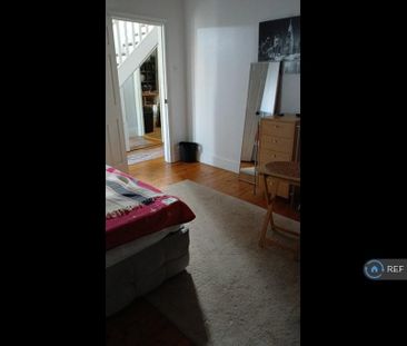 4 bedroom semi-detached house to rent - Photo 6