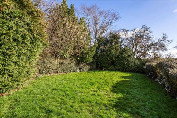 A superbly located, semi-detached family home presented in excellent condition throughout. - Photo 1