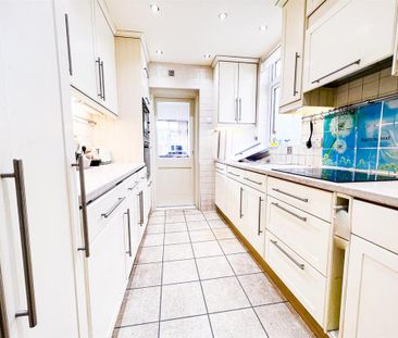 3 bedroom semi-detached house to rent - Photo 6