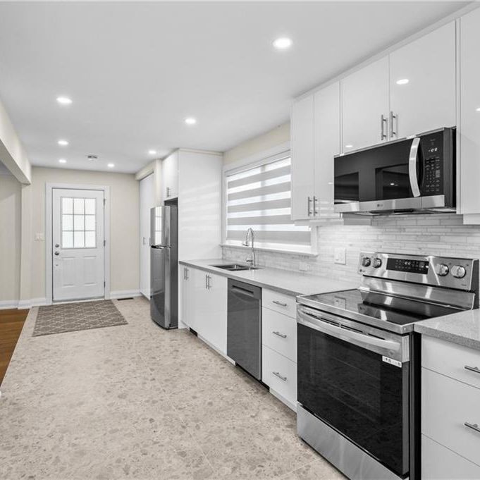 723 HAGER Avenue, Burlington, Ontario, L7S1R2 - Photo 1