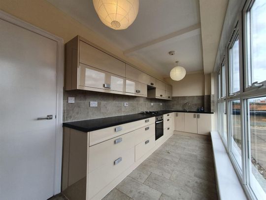 Ravenscourt House, 117-123 Askew Road, London W12 - Photo 1