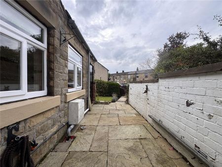 3 bedroom end of terrace house to rent - Photo 4