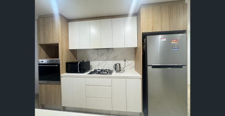 Modern 3 Bed Furnished Apt in CATCHMENT OF PARRAMATTA PUBLIC SCHOOL - Photo 2