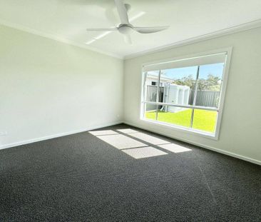 Modern Comfort Meets Elegant Design - Photo 3