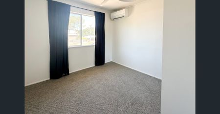 Convenience Meets Comfort in This Central Kirwan High-Set! - Photo 5