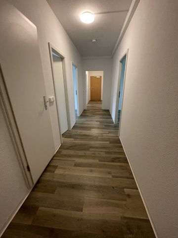 3-Raum-Wohnung mit großem Balkon und Aufzug - Foto 5