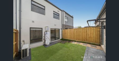 Two Master Bedroom - Three Bathrooms - Photo 2