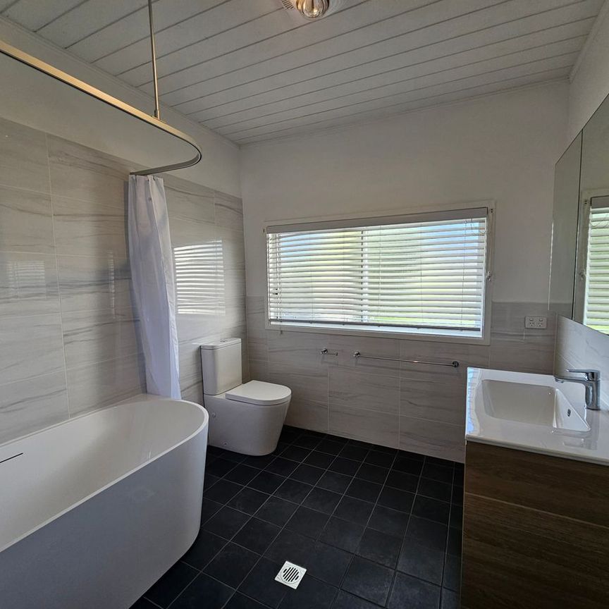 MODERN CHARMER - WATER INCLUDED - Photo 2