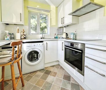 studio to rent Lucerne Close, CB1 - Photo 2