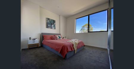 Comfort & Convenience in a Modern Pendle Hill Residence - Photo 2