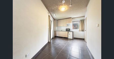 Conveniently located studio apartment - Photo 5