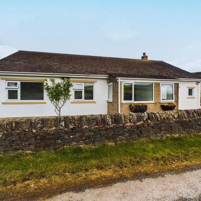 3 bedroom detached bungalow to rent - Photo 1