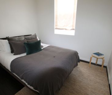 Furnished, inner city living in fashionable Cooks Hill - Photo 2