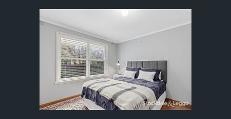 Charming 3 Bedroom Home with Water Views - Photo 5