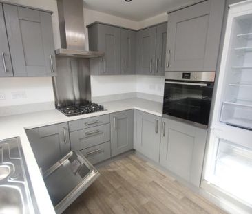 3 bedroom semi-detached house to rent - Photo 6