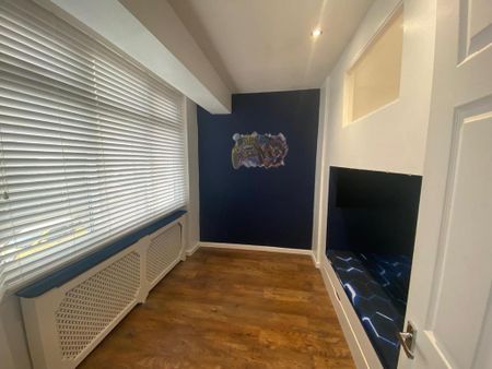 4 bedroom semi-detached house to rent - Photo 5