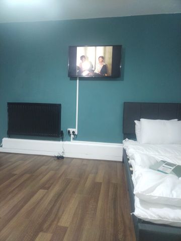 Studio Flat, Fowler Close, SW11 - Photo 2