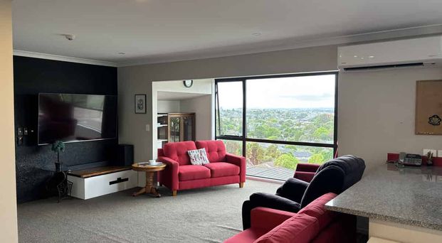 Lovely 3-Bedroom Apartment with Stunning Views in Sunnynook - Photo 1