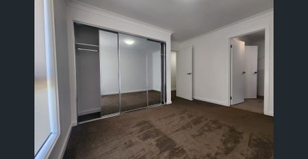 Spacious Family Home in a Prime Rouse Hill Location! - Photo 4