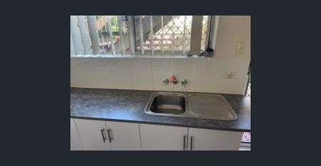 🌆 Prime Location! 2-Bedroom Unit Close to Westfield Garden City – $560 per week - Photo 5