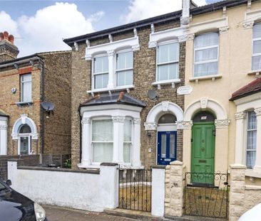 A charming three-bedroom, first-floor maisonette on Longley Road cl... - Photo 3