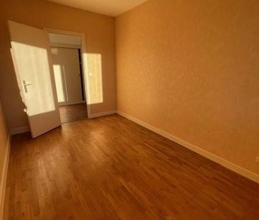 Location Appartement 3 pièces 71m² VAULX EN VELIN 69120 - Photo 2