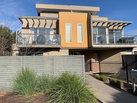 SUN DRENCHED 2 BEDROOM BEAUTY IN HOT SPOT! - Photo 3