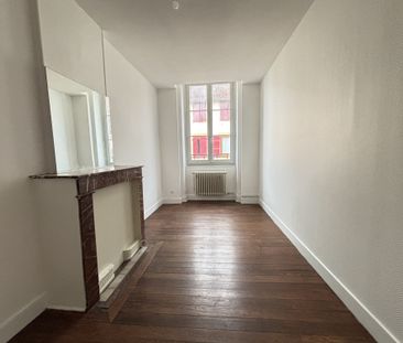 Location Appartement 3 pièces 59m² CHARLIEU 42190 - Photo 1