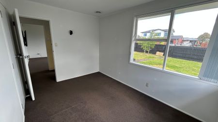 Sunny Family Home in Great location - Photo 4