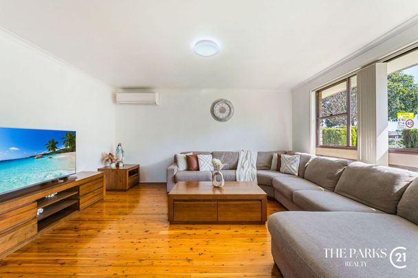 4 Rickard Road, Bossley Park – Updated Family Home for Rent - Photo 1