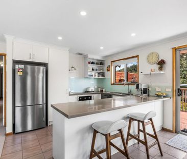 Quality Cambridge Home Offering Comfort and Convenience - Photo 3