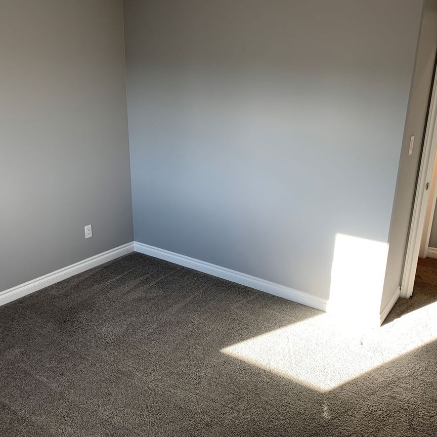 3 Bedroom Upper Unit in Evergreen - Photo 1
