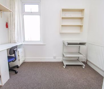 Winton, Bournemouth - Photo 3