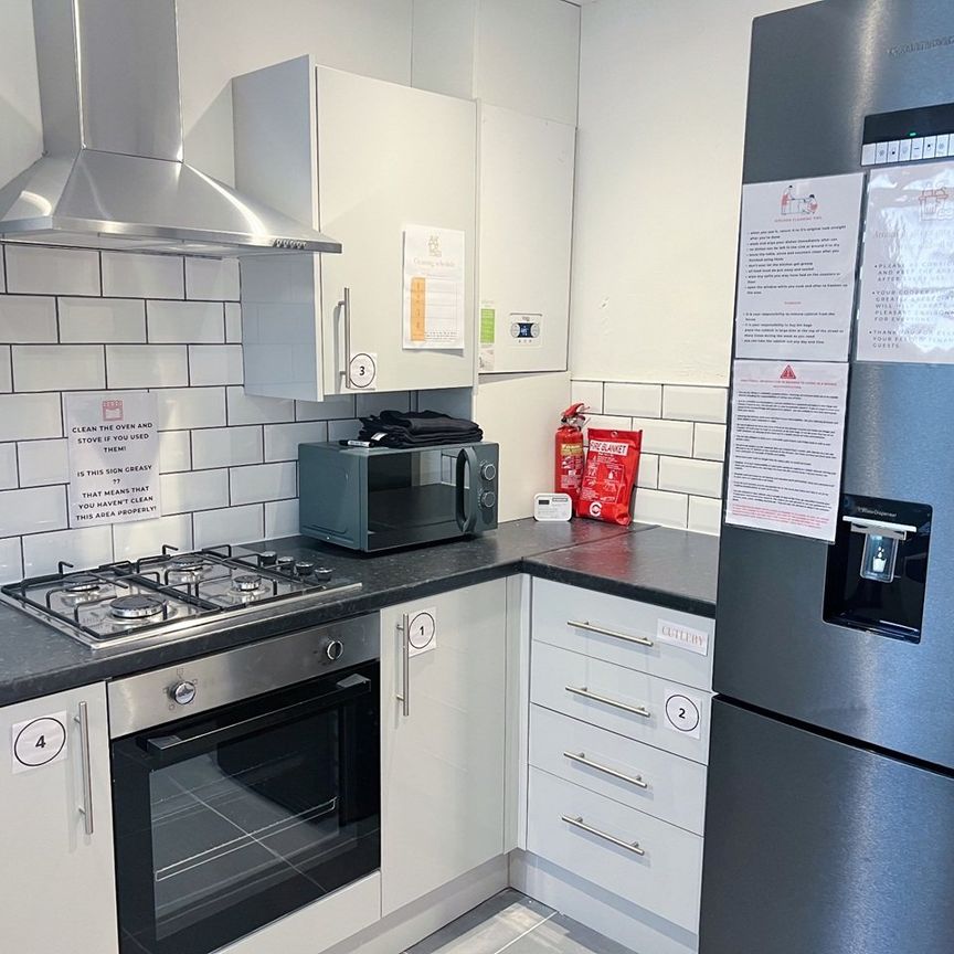 Room in a Shared House, Newcombe Street, L6 - Photo 1