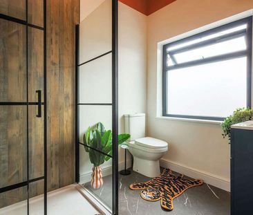 Newley refurbished property close to UHW Room 1 - Photo 2