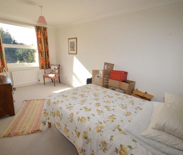 4 bedroom end of terrace house to rent - Photo 2