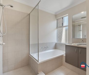 ARMADALE - 3X2 - LOW MAINTENANCE VILLA - Photo 1