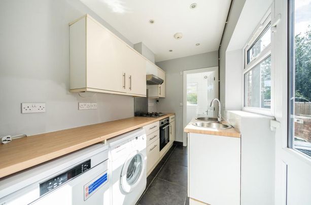 3 bedroom terraced house to rent - Photo 1