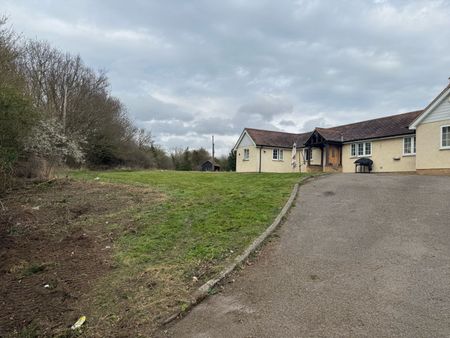 Three bedroom bangalow with massive land- £3000 - Photo 3