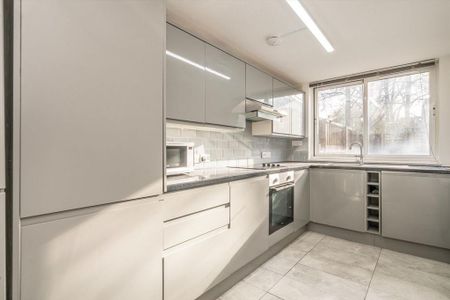 3 bedroom flat to rent - Photo 3