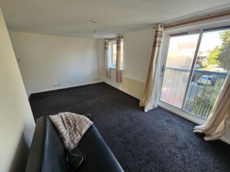 2 bedroom flat to rent - Photo 2