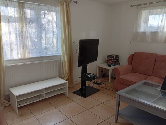 Room in a Shared House, Alfriston Close, BN2 - Photo 1