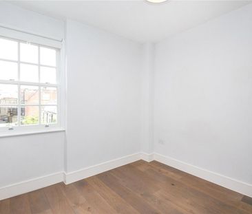 3 bedroom house in London - Photo 1