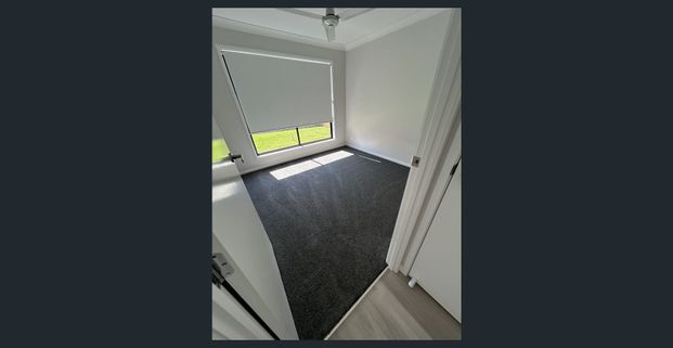 Large Family Friendly Home - Photo 1