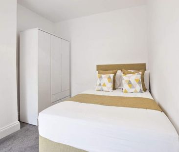 1 bedroom in a house share to rent - Photo 2