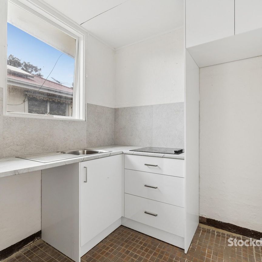 1 BEDROOM UNIT IN DANDENONG - Photo 1