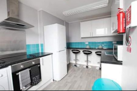 1 bedroom in a house share to rent - Photo 3