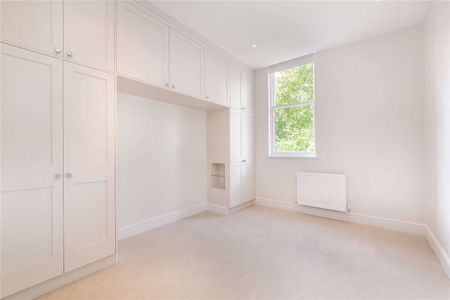 Double aspect two bedroom flat on a popular garden square in Earl's Court. - Photo 4